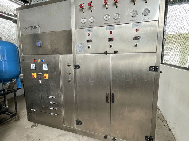 ติดตั้ง Heat pump ชนิด Water to water สำหรับทำน้ำร้อนเพื่อใช้ในกระบวนการผลิต ทดแทน Boiler และผลิตน้ำเย็นเพื่อใช้กับระบบปรับอากาศ